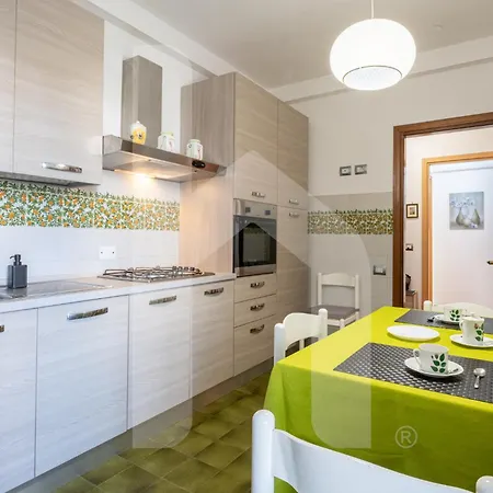 Bed & Breakfast Homiday - Il Giardino --1 Min Ospedale Cisanello--aeroporto Free Parking-- Pisa