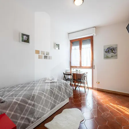 Bed & Breakfast Homiday - Il Giardino --1 Min Ospedale Cisanello--aeroporto Free Parking-- Pisa