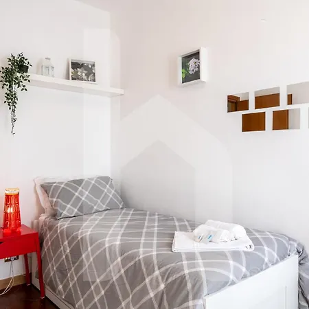 Bed & Breakfast Homiday - Il Giardino --1 Min Ospedale Cisanello--aeroporto Free Parking--
