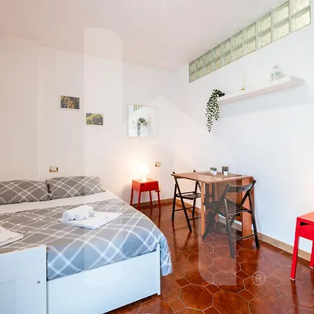 Homiday - Il Giardino --1 Min Ospedale Cisanello--aeroporto Free Parking-- Bed & Breakfast *